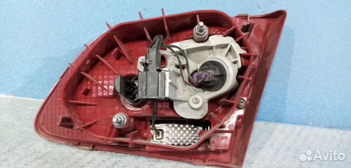Фонарь задний внутренний левый Volkswagen Passat 7