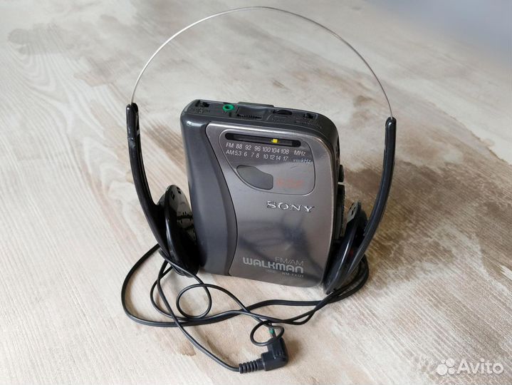 Sony Walkman AM/FM Radio Cassette Player WM-FX121