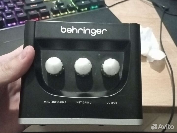 Внешняя аудиокарта Behringer u-phoria UM2