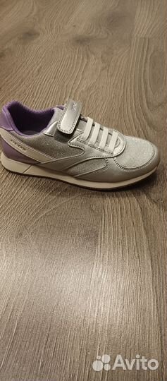 Кроссовки женские-детские