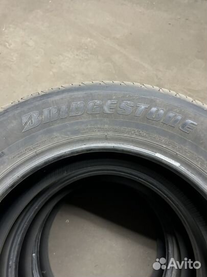 Bridgestone Dueler H/T 687 225/65 R17