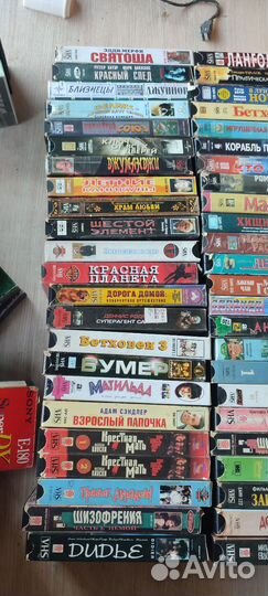 Видеокассеты с фильмами, с мультфильмами