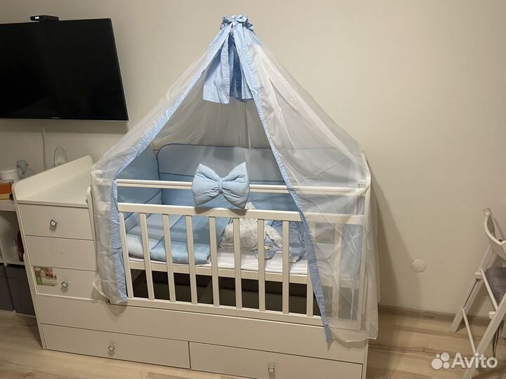 Кроватка с балдахином и ящиками