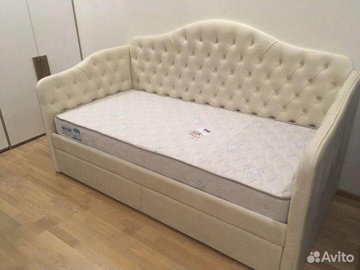 Диван-кровать Виктория с каретной стяжкой