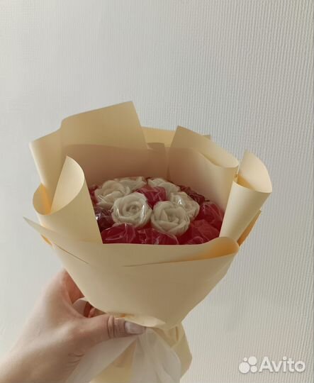Розы из леденцов