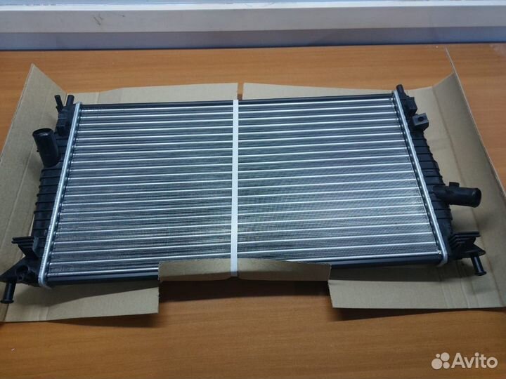 Ford Focus 2 радиатор охлаждения