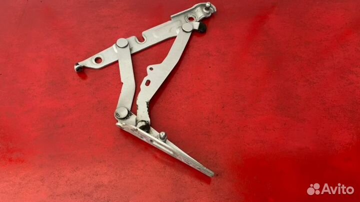 Петля крышки багажника левая Audi A6 C6 BDW 2.4