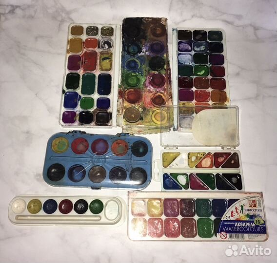 Набором: б/у краски акварельные, гуашь