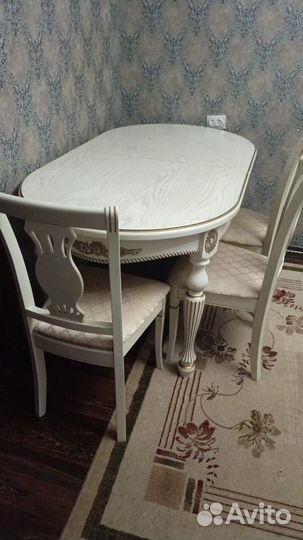 Кухонный стол и стулья
