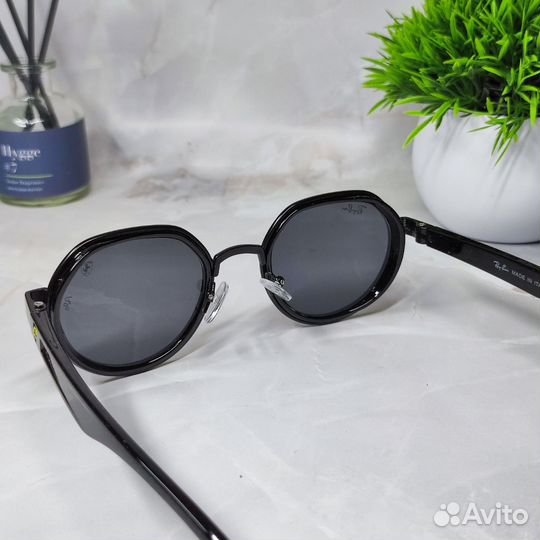 Солнцезащитные очки Ray Ban & Ferrari (хит сезона)