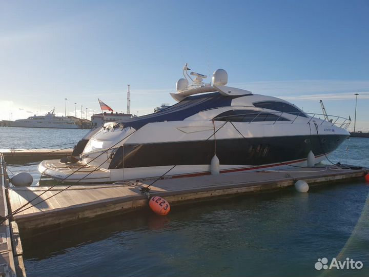 Яхта Sunseeker Predator 72