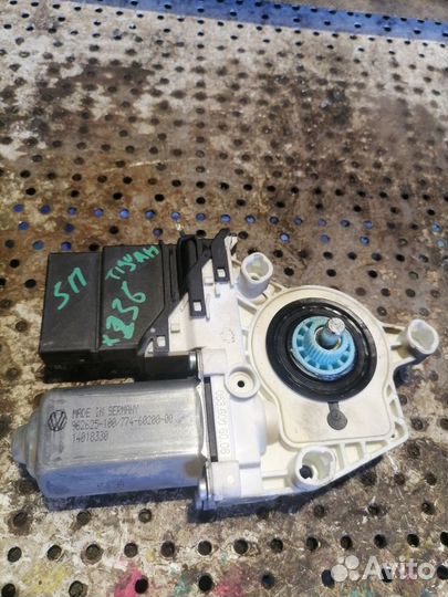 Мотор стеклоподъемника Volkswagen Tiguan
