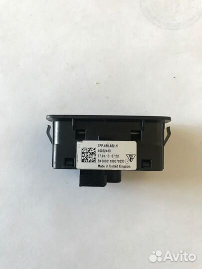 Кнопка закрывания багажника Porsche Cayenne 958