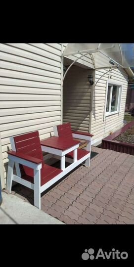 Скамейка со столиком
