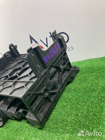 Кронштейн Audi Q5 8R cdnc 2009