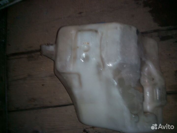 Бачок омывателя стекла VW Passat B3/B4