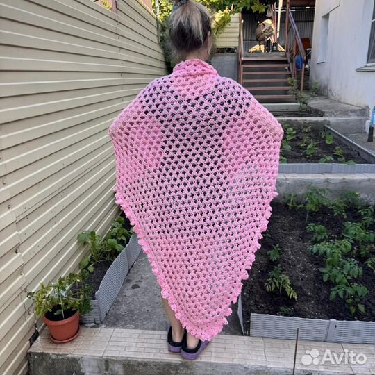 Новая вязанная треугольная шаль ажурная