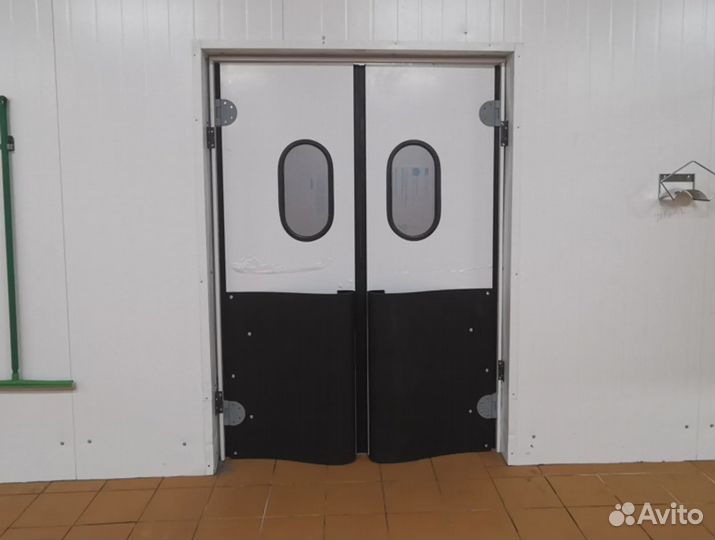 Дверь маятниковые