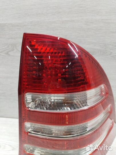 Фонарь задний правый Mercedes C-Class W203 OM646
