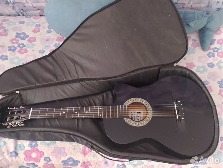 Акустическая гитара