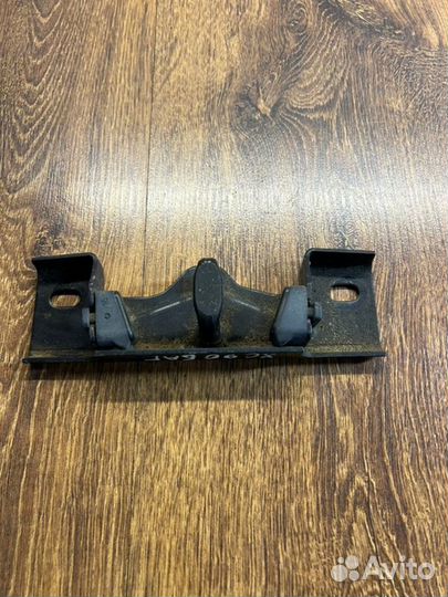 Ответная часть замка багажника задняя Volvo Xc90