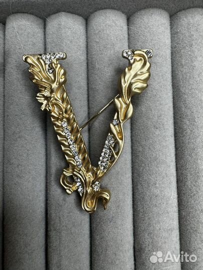 Брошь dior, YSL, prada, versace