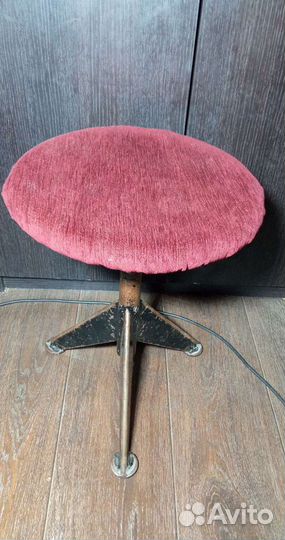 Стул для пианино винтовой