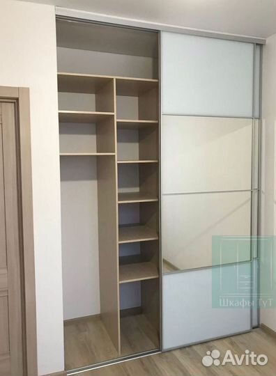 Шкаф с зеркалом