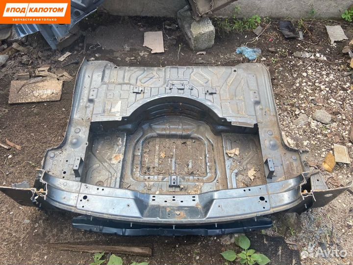 Задняя панель Volkswagen Touareg 2003