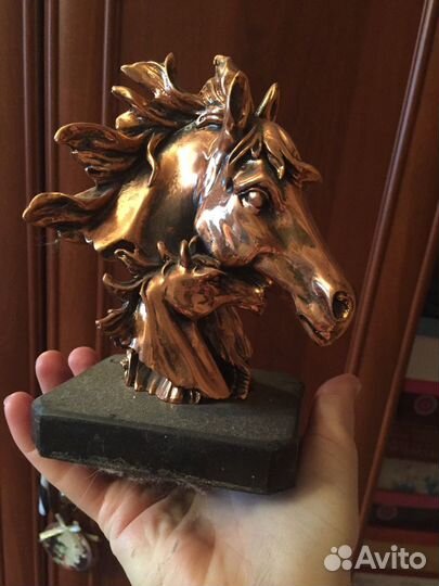 Статуэтка лошадь с жеребёнком камень как нов