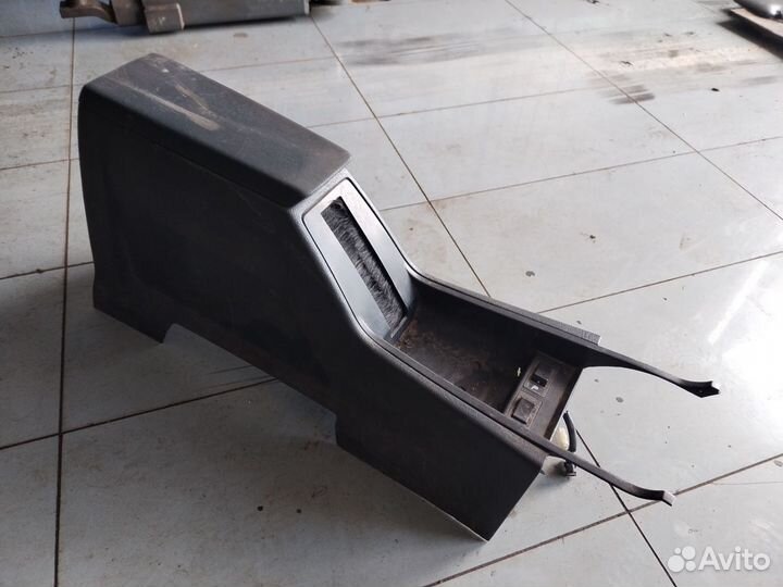 Подлокотник на Volvo 940