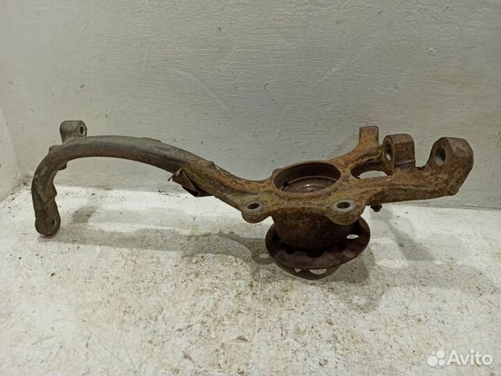 Кулак передний левый A2213323901