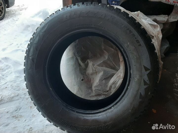 Bridgestone Blizzak Spike-01 235/60 R16