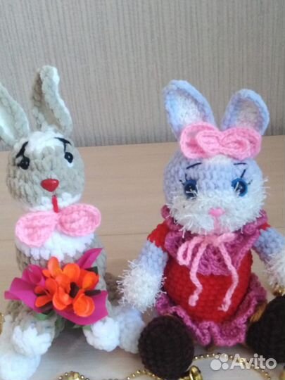 Вязаная плюшевая игрушка Зайка