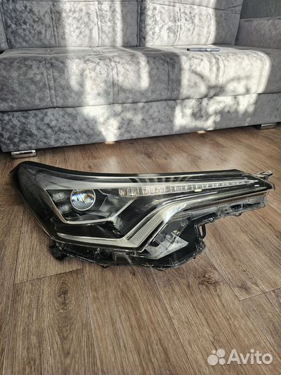 Фары toyota C-HR ZYX10