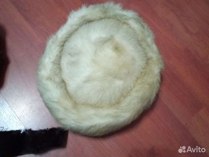 Женские меховые шапки