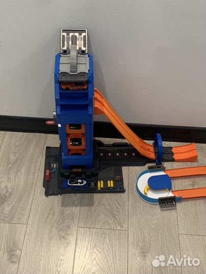 Hot wheels mega garage