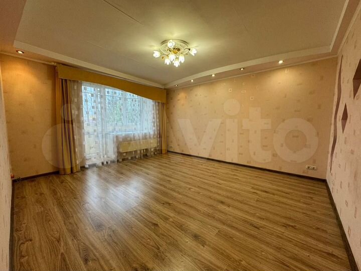 3-к. квартира, 72,1 м², 1/4 эт.