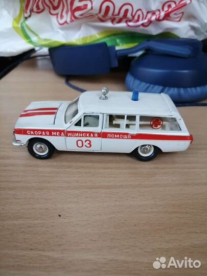 Волга газ 24-02 скорая помощь, 1:43