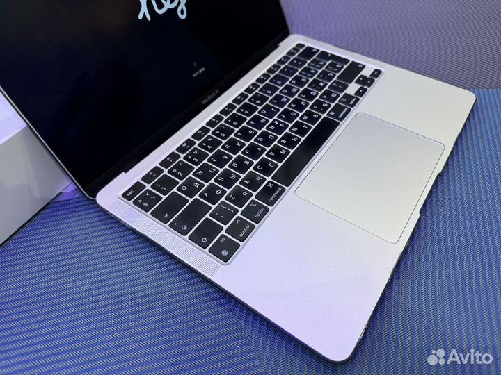 Apple MacBook Air 13 2020 M1/8Gb/512Gb (Ростест)