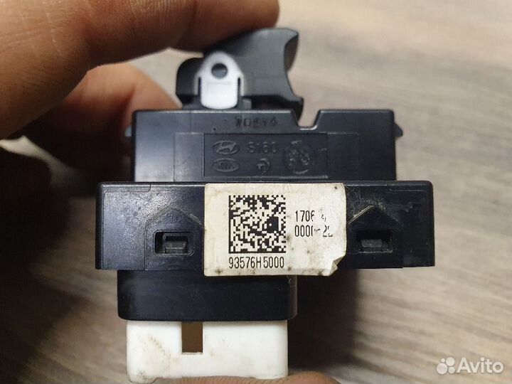 Кнопка стеклоподъемника передняя правая Hyundai Solaris II (2017—2020)