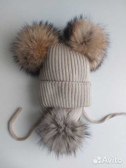 Новая шапка Чебурашка - два пумпона + шарф