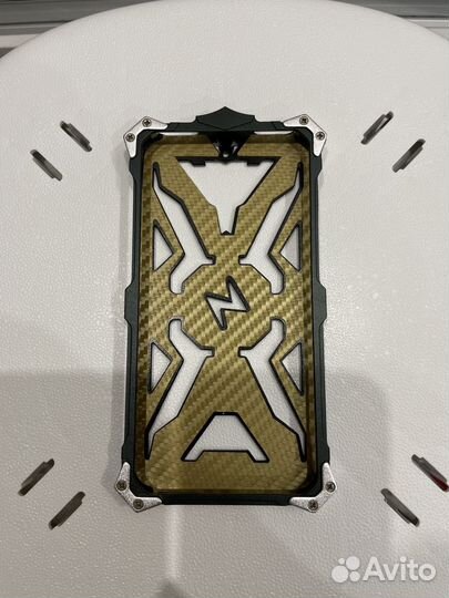 Защитный кейс от Simon