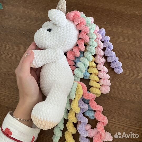 Вязаная игрушка единорог