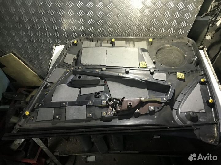 Обшивка двери передняя левая Ssang Yong Rexton 1