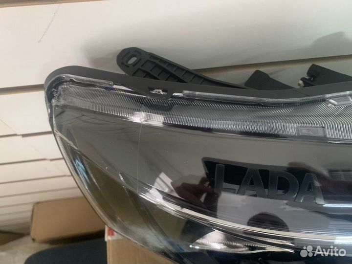Фара правая LADA Vesta / Лада Веста с логотипом