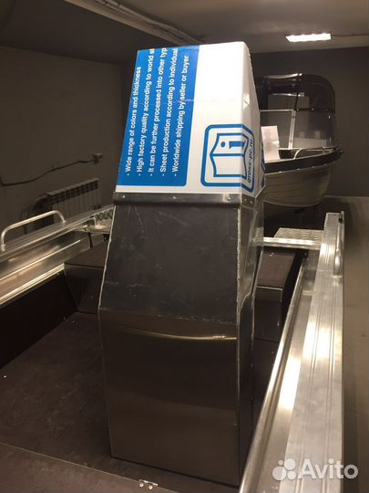 Рулевая консоль для лодки со стеклом