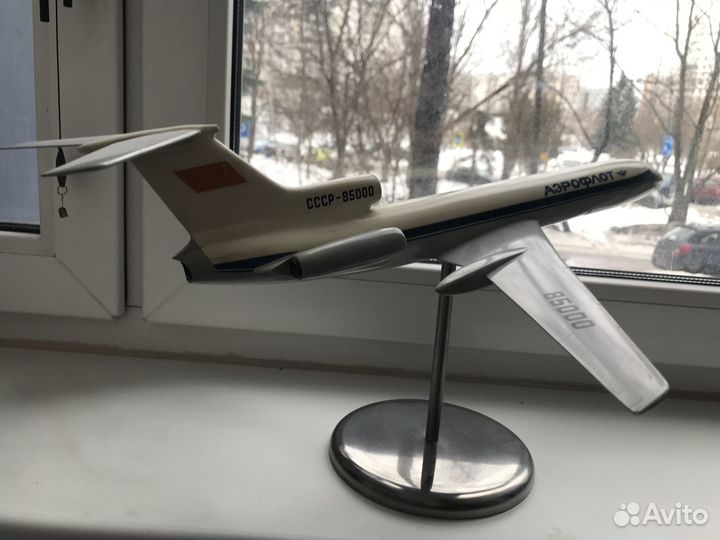 Модель самолёта Ту-154