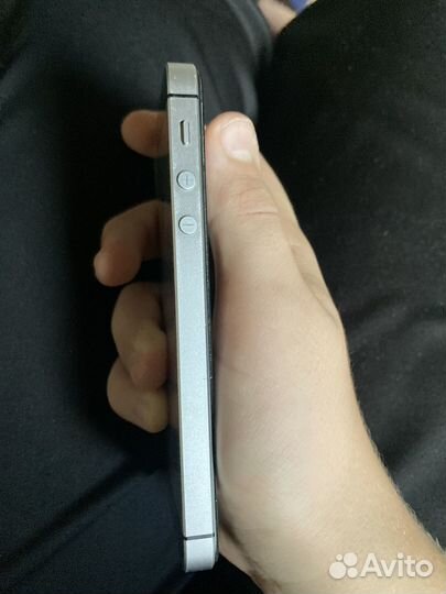 Телефон iPhone SE (2016)