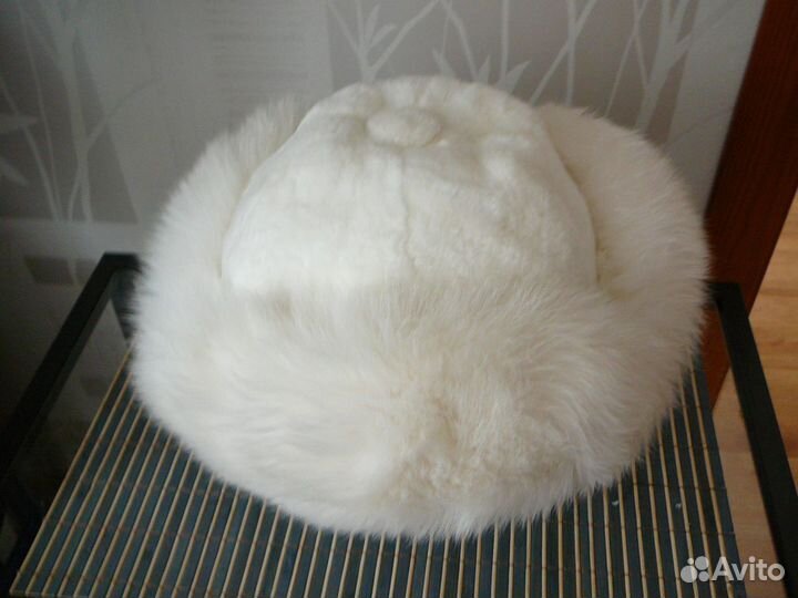 Шапка меховая белая женская